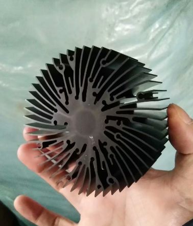 鋁擠壓散熱器11